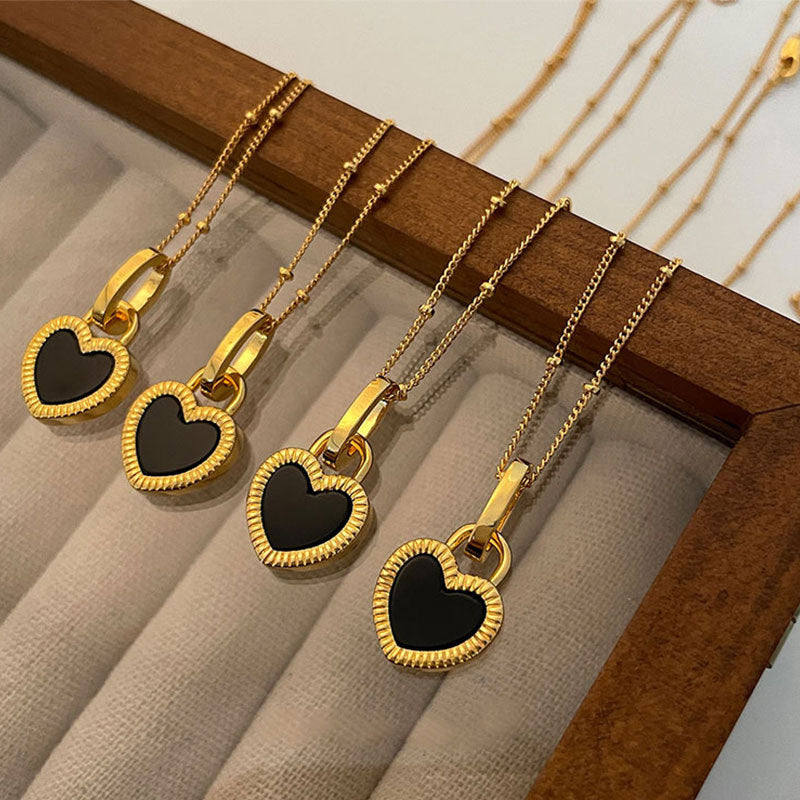 Collana con Ciondolo Cuore Nero e Bianco in Oro