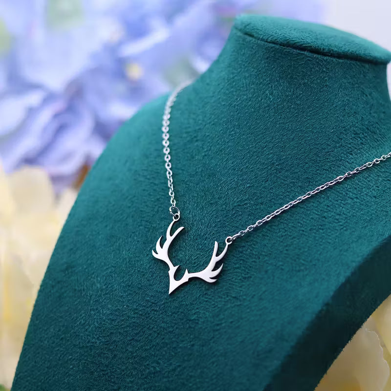 Collana Grazia di Corno della Foresta Sussurrante