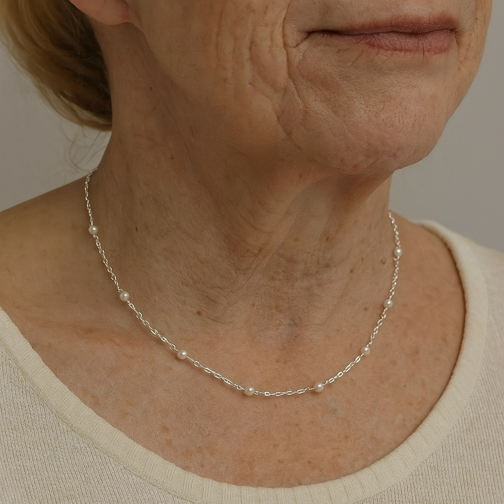 Collana elegante di perle lucide