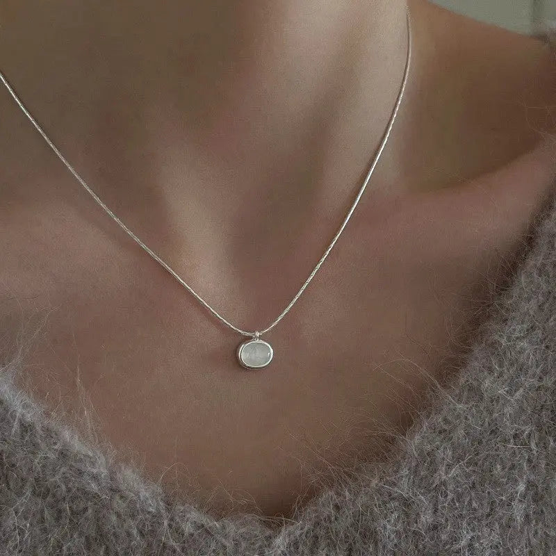 Collana classica con ciondolo solitario in argento