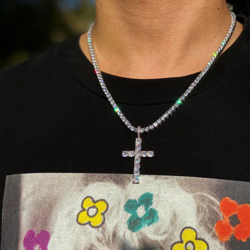 Collana con croce in moissanite