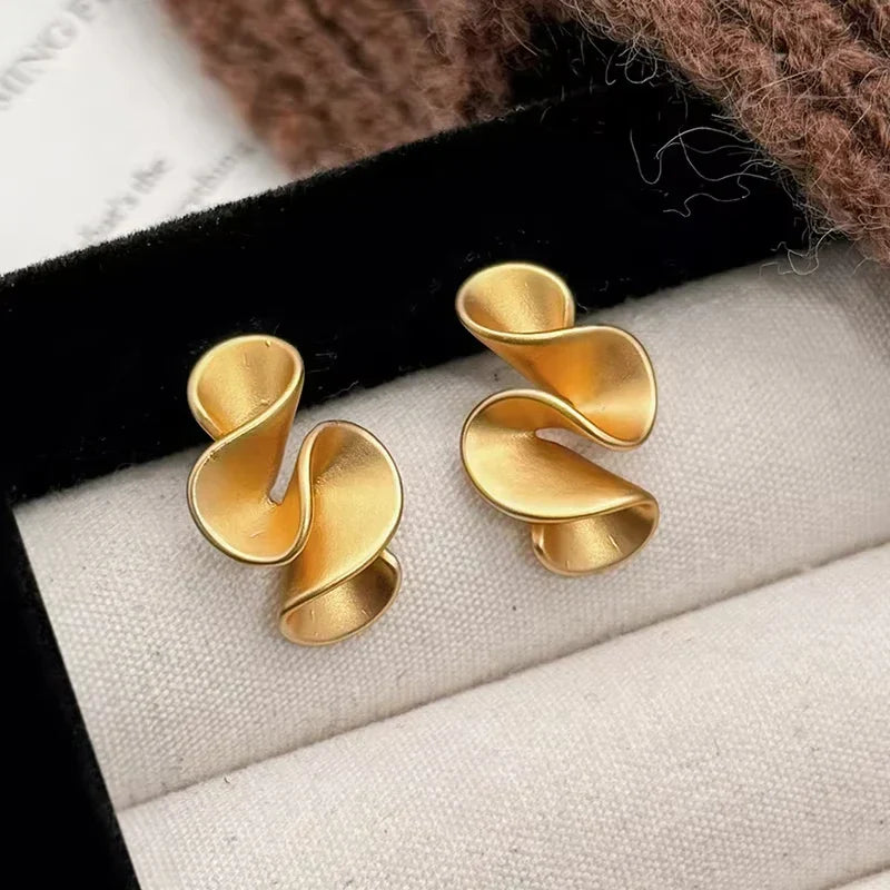 Orecchini a bottone floreali in argento sterling e oro 18K