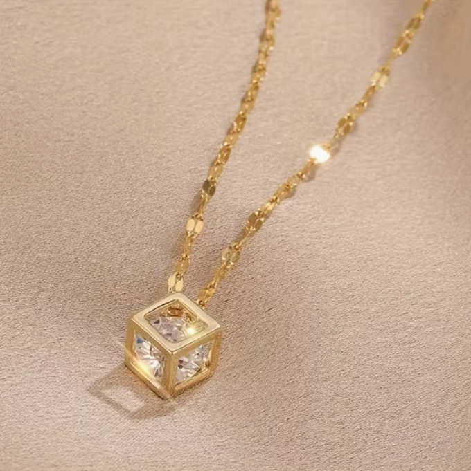 Collana con Ciondolo Cubetti Radiosi Senza Tempo