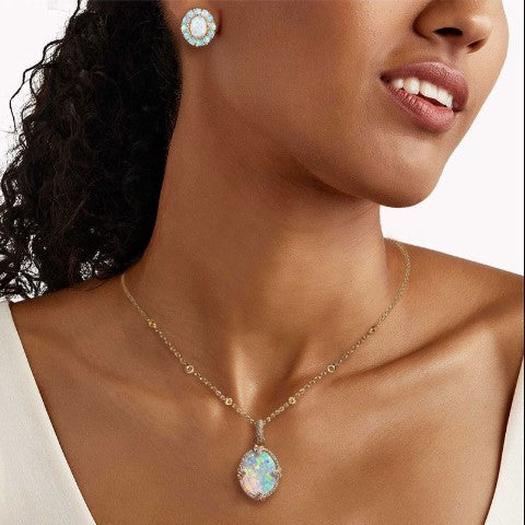 Set Gioielli con Opale Ovale Dorato con Alone – Collana & Orecchini