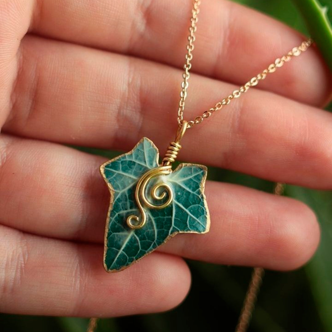 Collana foglia verde naturale