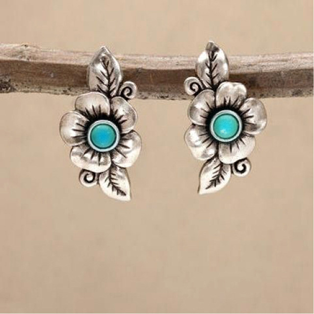 Orecchini boho con fiore opale blu in argento sterling