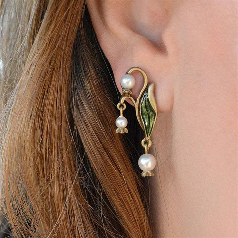 Orecchini boho con smalto e perle