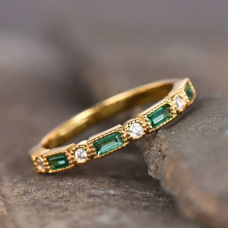 Anello vintage in oro con zircone verde