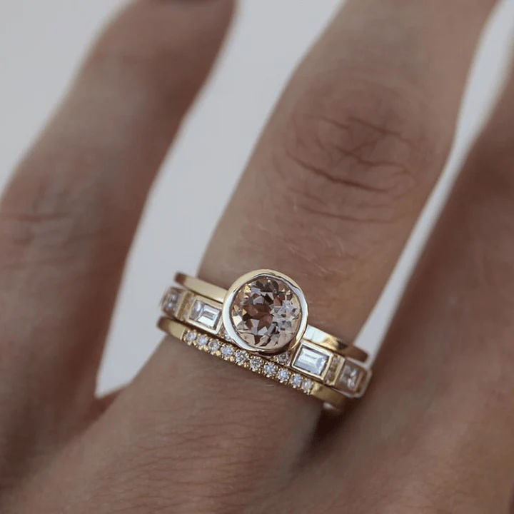 Anello Vintage in Oro con Cristallo Incastonato
