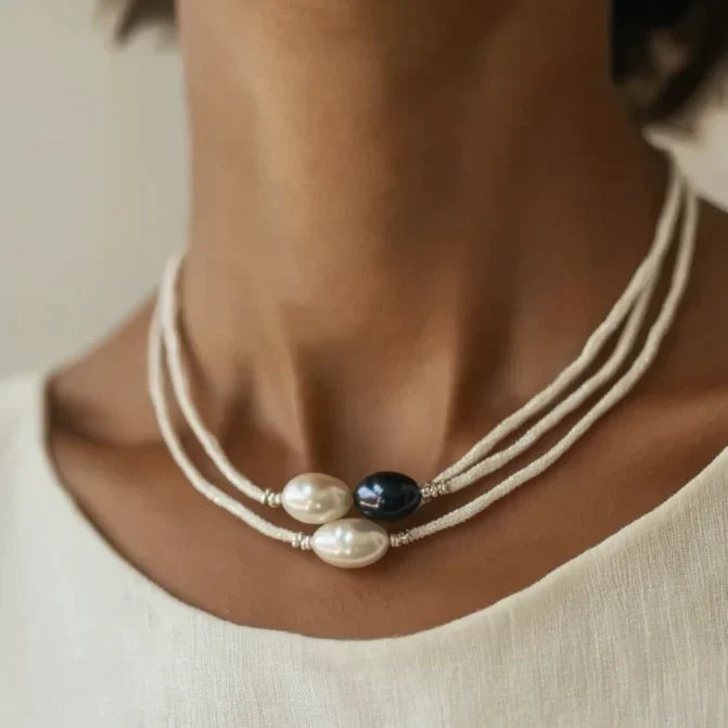 Collana di Perle Nere e Bianche Vintage