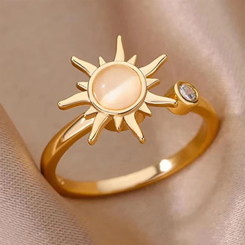 Anello Sole Regolabile con Pietra Occhio di Gatto e Zirconia