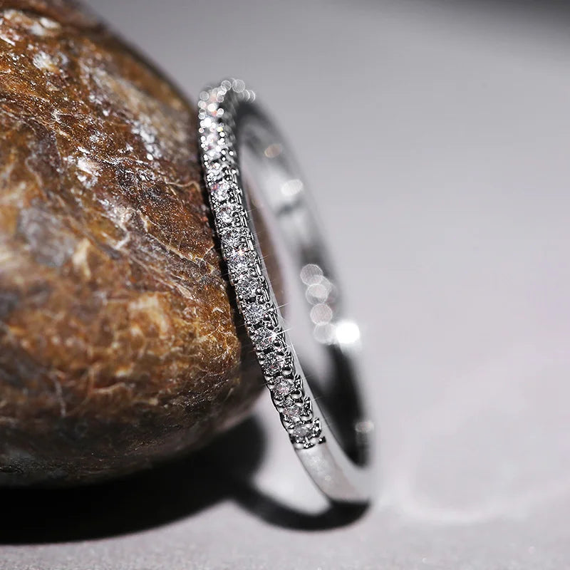 Anello Sottile Vintage Eternità con Zirconi