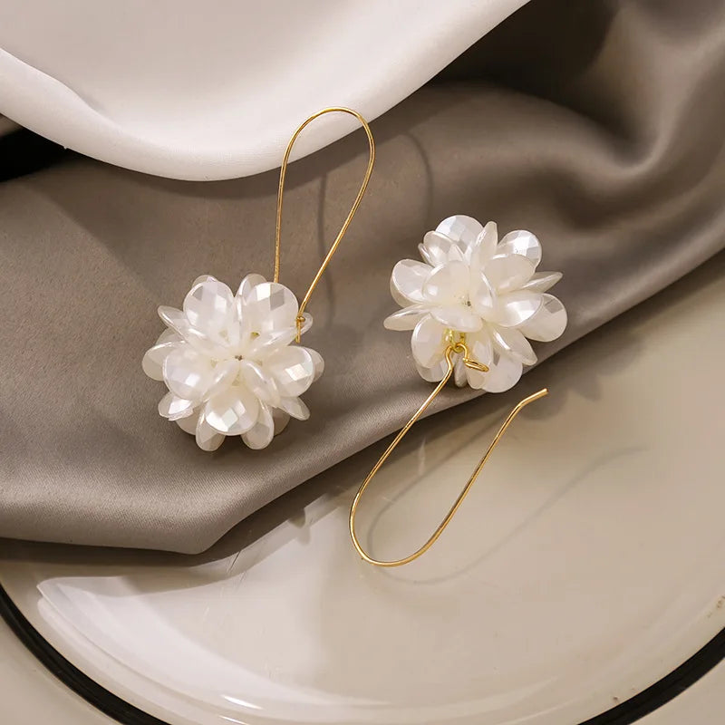 Orecchini Lunghi Fiore di Perla