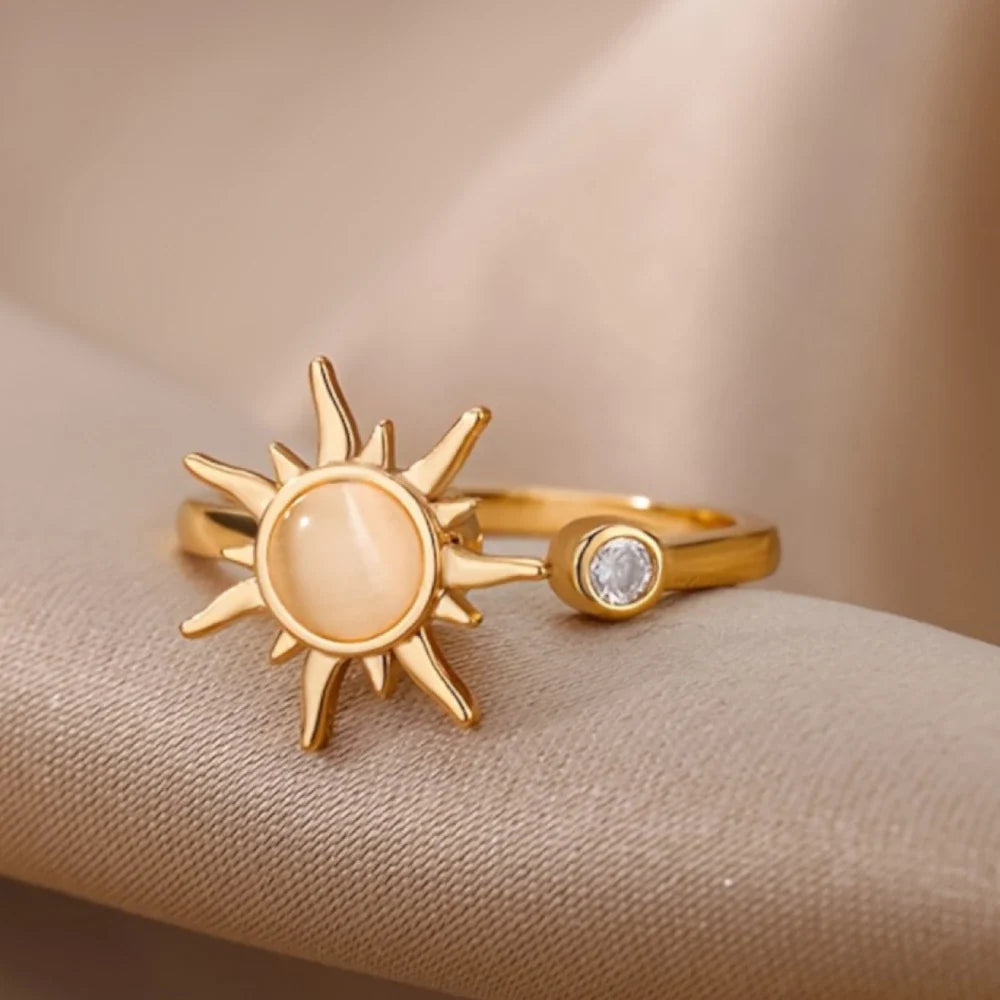 Anello Sole Regolabile con Pietra Occhio di Gatto e Zirconia