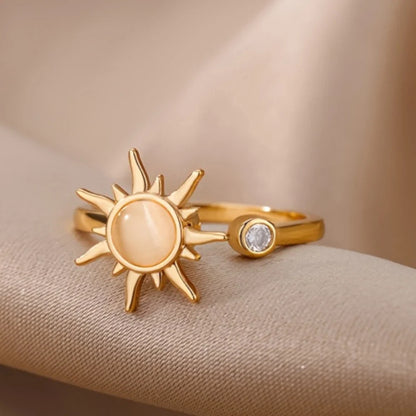 Anello Sole Regolabile con Pietra Occhio di Gatto e Zirconia