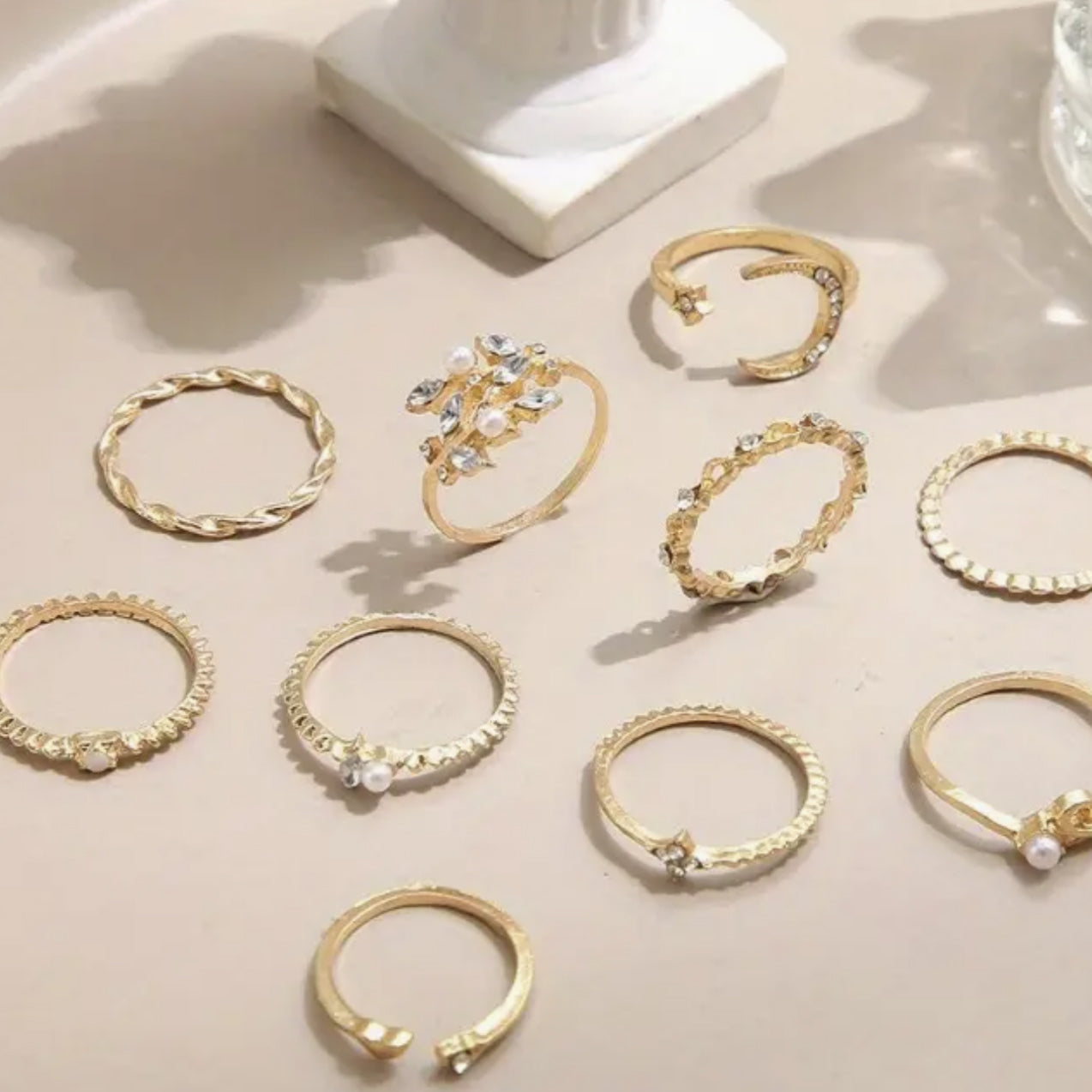 Set di 10 anelli regolabili color oro con diamanti sintetici per donna