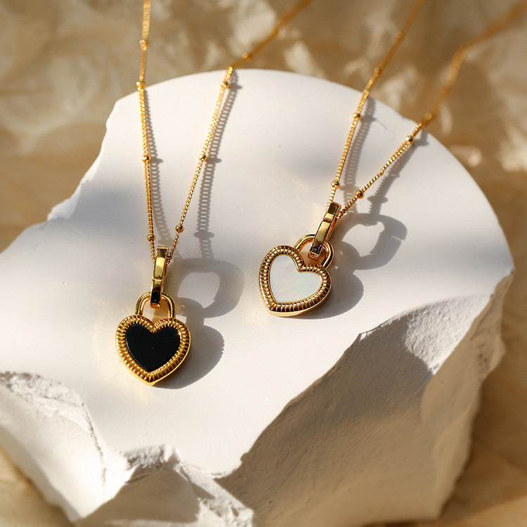 Collana con Ciondolo Cuore Nero e Bianco in Oro