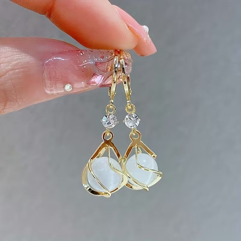 Eleganti orecchini con nappa e pietra