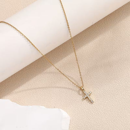 Collana con ciondolo croce di zircone