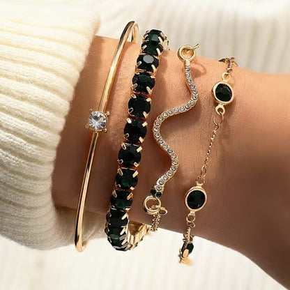 Set di bracciali dorati con gemme