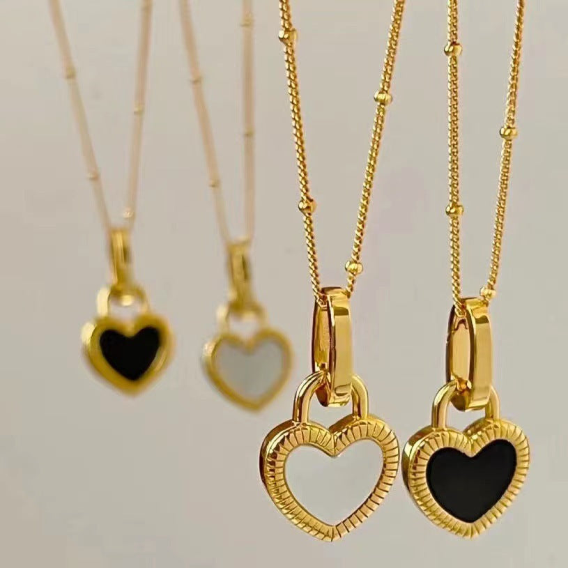 Collana con Ciondolo Cuore Nero e Bianco in Oro