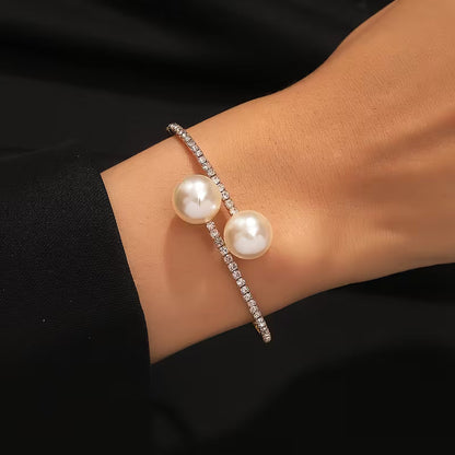 Elegante bracciale di perle e zirconi