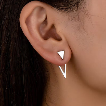 Eleganti orecchini minimalisti a forma di triangolo
