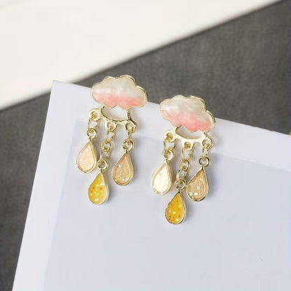 Eleganti orecchini nuvola con nappe
