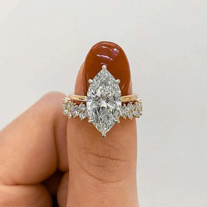 Anello con Diamante Marquise in Oro