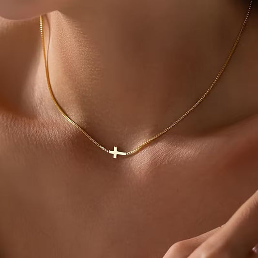 Collana girocollo croce delicata