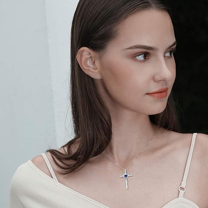 Collana croce con pietra cuore di zaffiro | Oro bianco