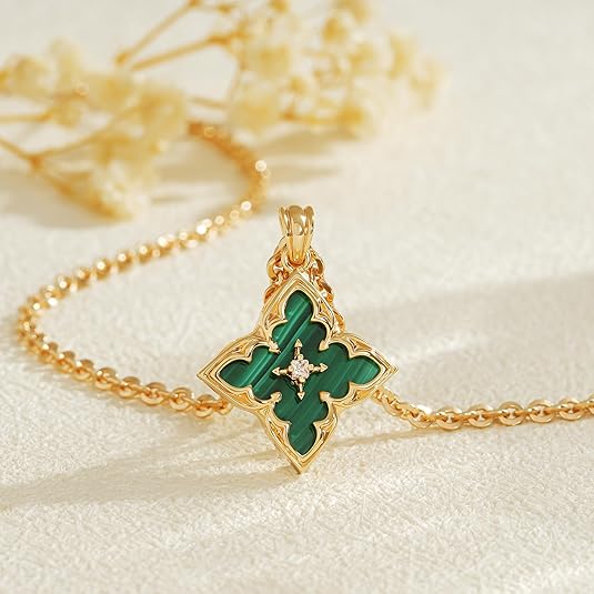 Collana con ciondolo trifoglio smeraldo | Oro
