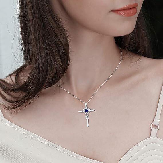 Collana croce con pietra cuore di zaffiro | Oro bianco