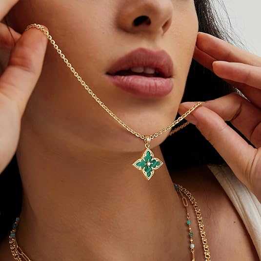 Collana con ciondolo trifoglio smeraldo | Oro