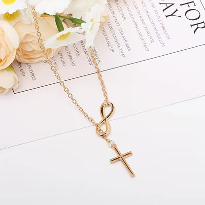 Collana con ciondolo croce portafortuna delicata