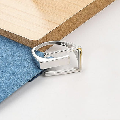 Anello modernista regolabile color argento per donna