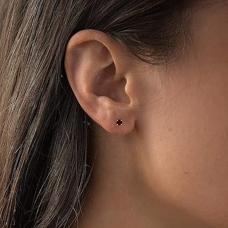 Orecchini stud tondi rubino | Oro