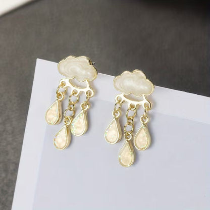 Eleganti orecchini nuvola con nappe
