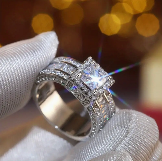 Anello Halo con Diamanti e Zirconi
