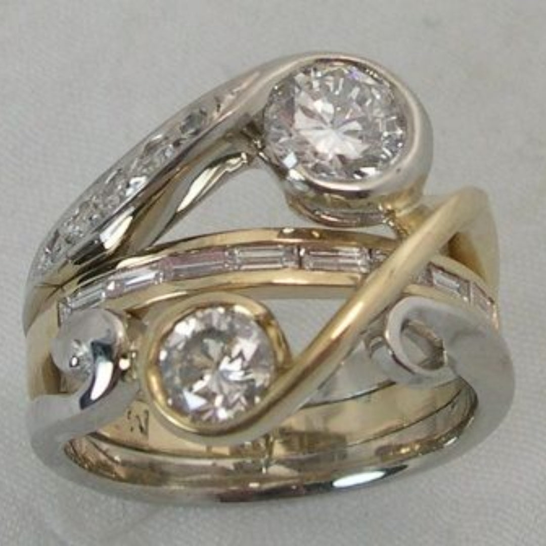 Anello vintage dorato e argentato con zircone incastonato