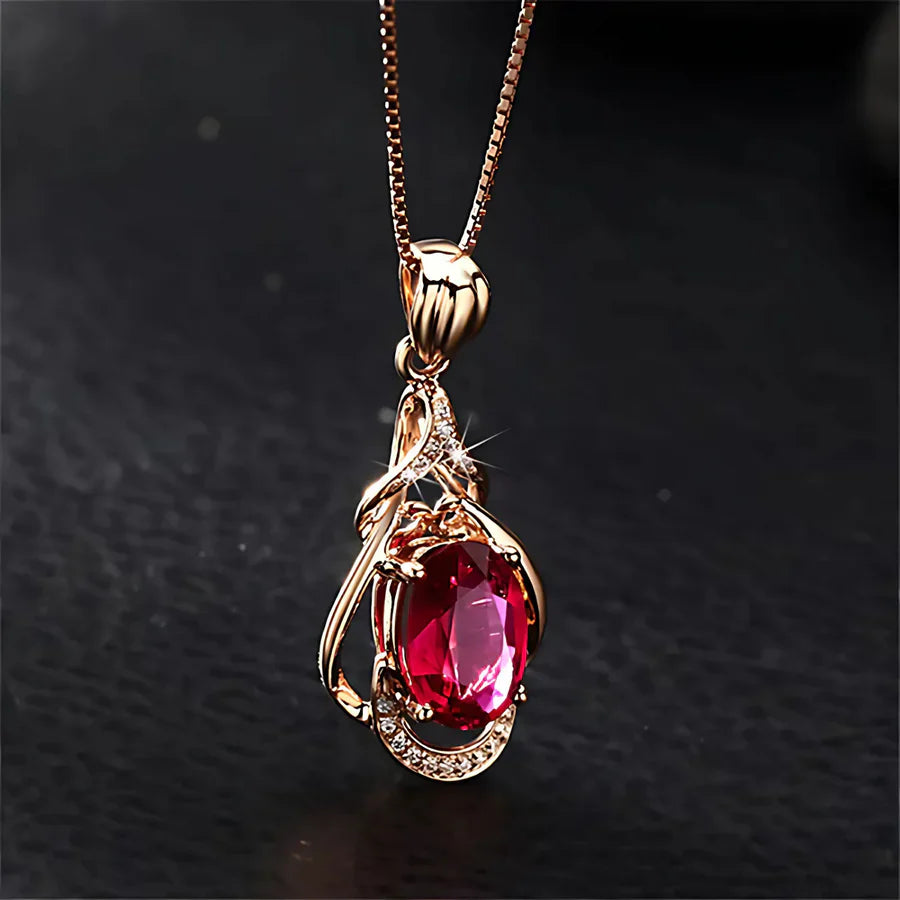 Collana Elegante con Cristallo Rosso in Oro