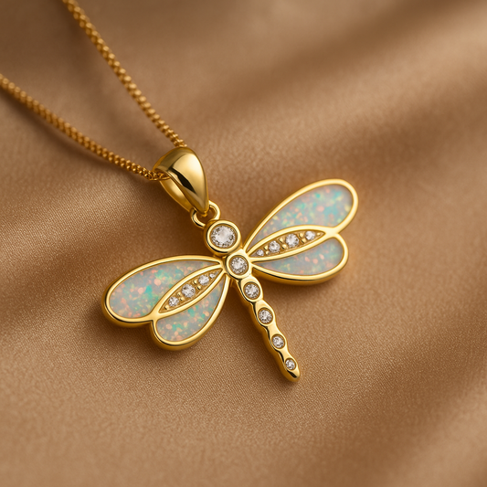 Collana Elegante Libellula in Oro con Tocco di Opale