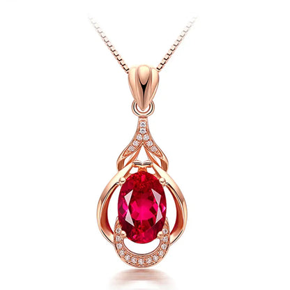 Collana Elegante con Cristallo Rosso in Oro
