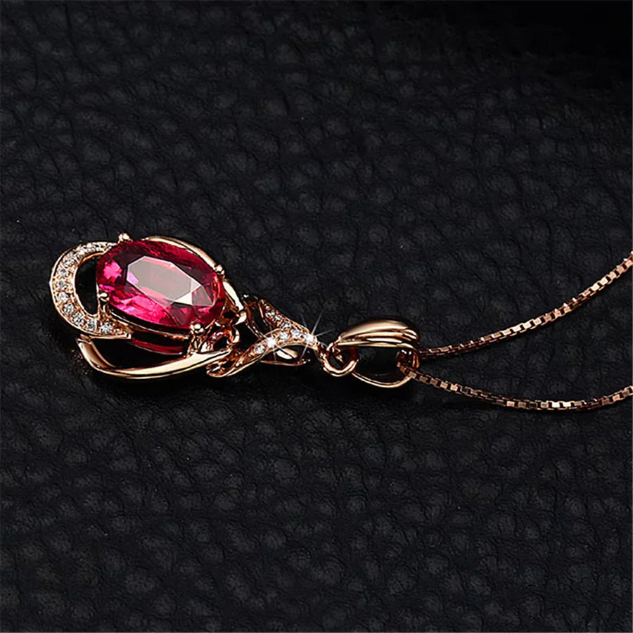 Collana Elegante con Cristallo Rosso in Oro