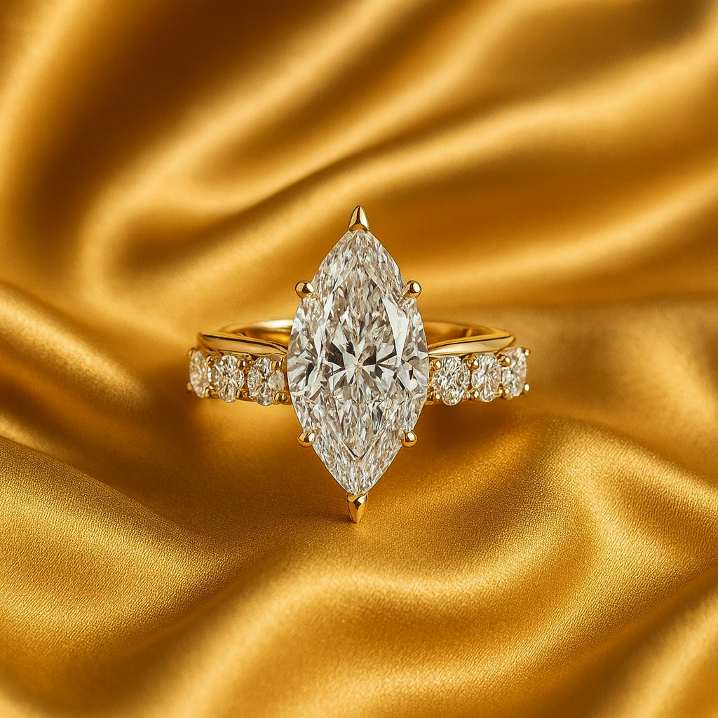 Anello con Diamante Marquise in Oro