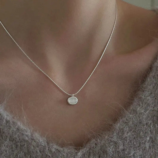 Collana classica con ciondolo solitario in argento