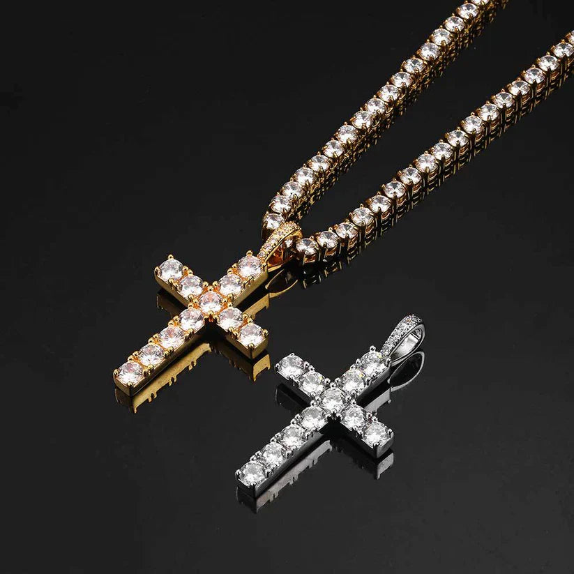 Collana con croce in moissanite