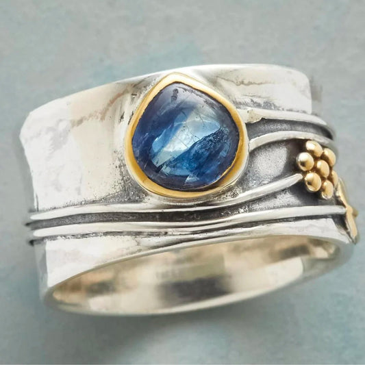 Anello d'argento vintage con cristallo blu