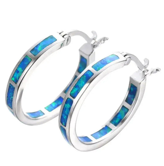 Eleganti orecchini a cerchio con opale di fuoco blu