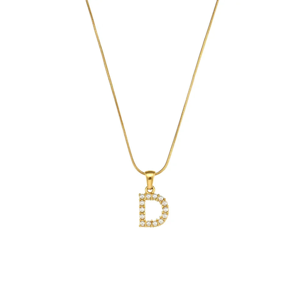 Collana di iniziali con preziose perle naturali placcate in oro 18 carati